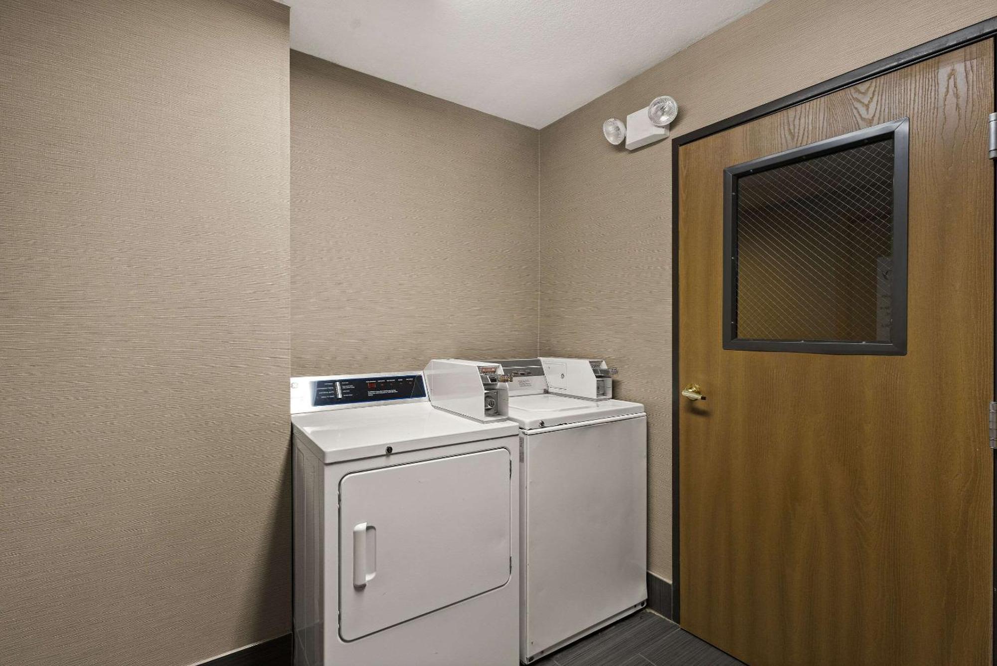 Comfort Inn Huntington Near University Zewnętrze zdjęcie